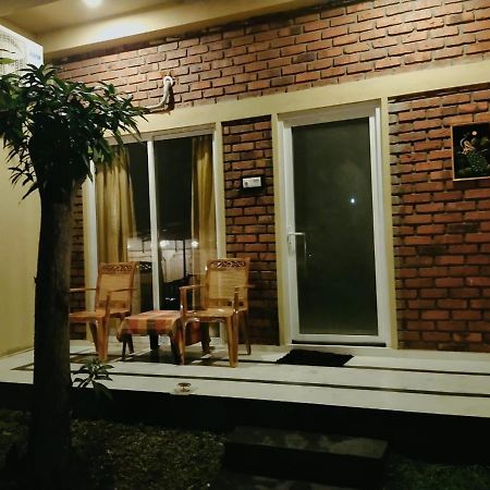 Petit Guest House Негомбо Экстерьер фото